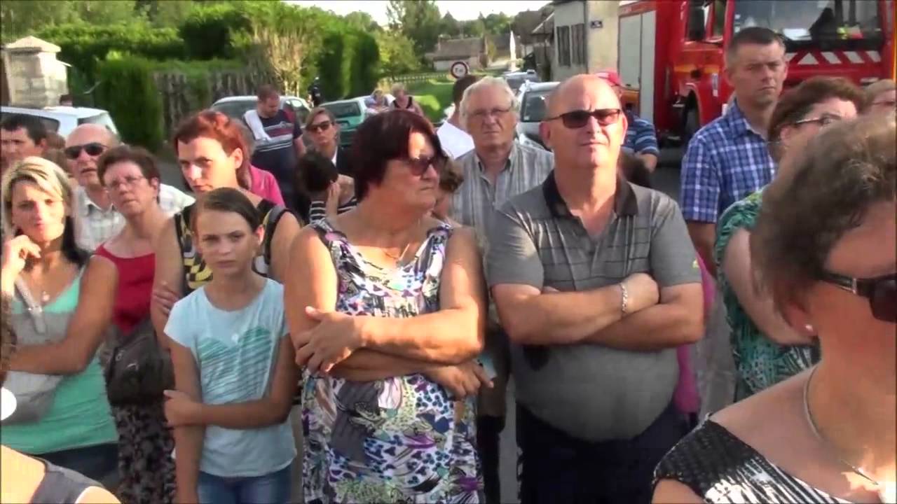 LA CAMERA EST LA... Cérémonie à TAVAUX 30 et 31 Août 44