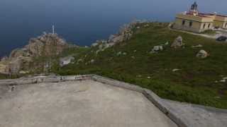Techo y entrada del búnker junto al faro de Cabo Prior