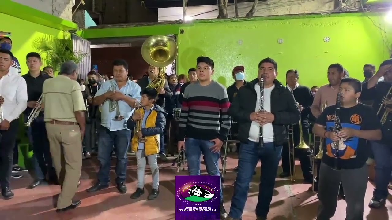 В очередной раз группа сопровождает нас на 179-м представлении Страстной недели в Истапалапе.