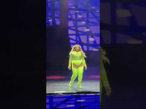 Hadise Seksi Kalça Dansları Ve Konserleri ''Enler''