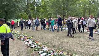 Laying Flowers, Cards and a Marmalade Sandwich at Green Park for Her Majesty The Queen screenshot 2