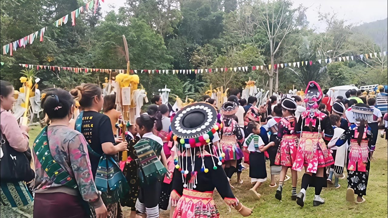 เอาบุญนำกันเด้อพี่น้อง แห่ผ้าป่าสามัคคีมหากุศลสร้างพระ