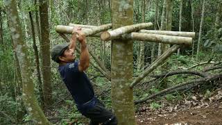 How to make a tree shelter? \\ Bushcraft Survival