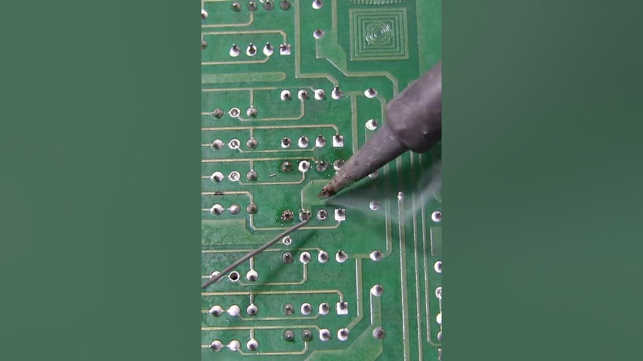 HOW TO DESOLDER THE DIP SHEATH INTEGRATED CIRCUIT ON THE DOUBLESIDED