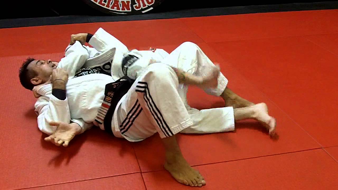 Jiu Jitsu Techniques Escape from back mount / Lapel Choke defense