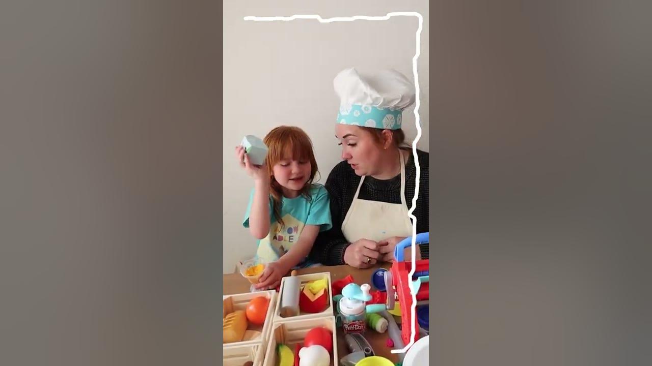ADLEYS SECRET RECiPE!! Adley teaches Chef Mom how to make Orange Juice