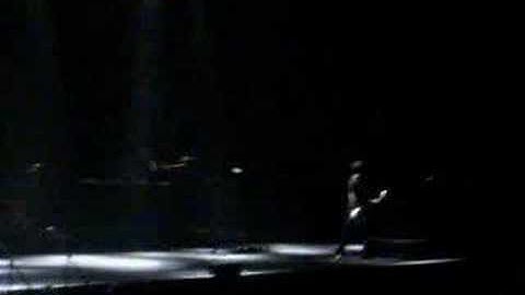 Avril Lavigne - All the small things intro live in Montreal