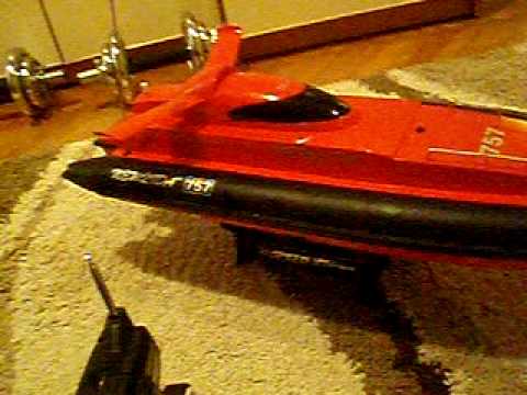 tracer 2 rc boat
