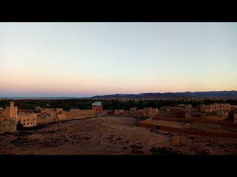 الحمرة تحيط بالافق جهة الشرق عند غروب الشمس