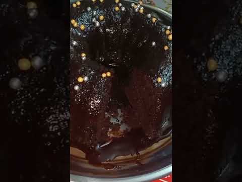 كيكه الشوكولاته بيضان بجد جميله اوي متنسوش الاشتراك والايك كتتتتتتير يا احلى متابعين