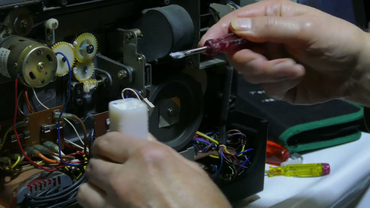 Super 8 Projektor Chinon SS 1200 Stereo - YouTube