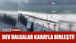 Giresun’un Tirebolu ilçesinde fırtına sonrası deniz taştı, ilçe merkezini su bastı Resimi