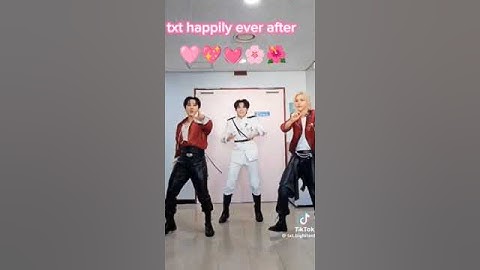 me both or maybe lalalala 🖤 #strakids #kpop #hyunjin #felix #changbin #txt #yeonjun #beomgyu