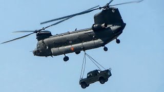 Boeing-Vertol CH47 Chinook with underslung Jeep- Festa al Cel Lleida Alguaire 2017