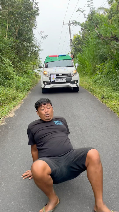 MOBIL AMBULAN HAMOOD HABIBI MENGEJAR