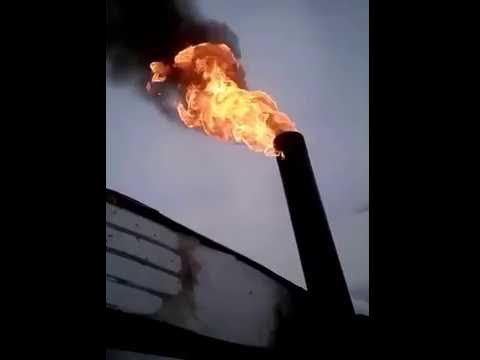 печные трубы о сгоревших домов. пожар в печной трубе. горит дымоход. горит дымоход. горит дымоход.