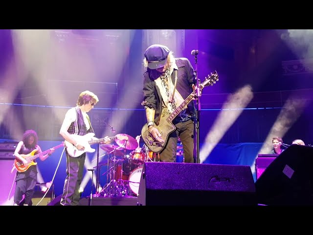 Jeff Beck and Johnny Depp - Isolation - Live London 30/05/2022 class=