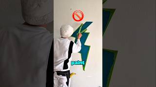 This painter charges people 10,000$ for this 😳