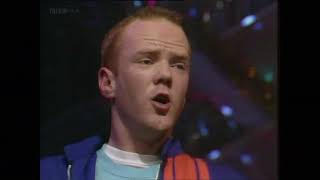 Bronski Beat   Small Town Boy   TOTP 1984 Resimi