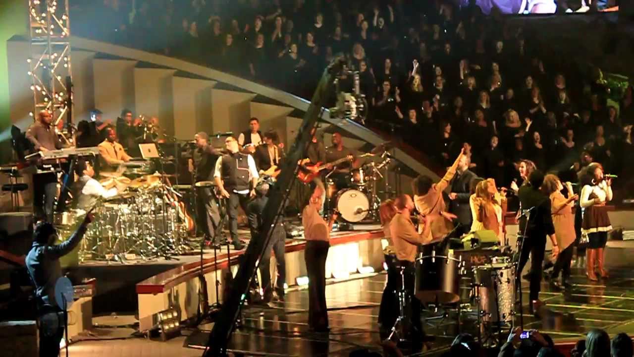 Israel Houghton & The New Breed Concert @ Lakewood Church - YouTube