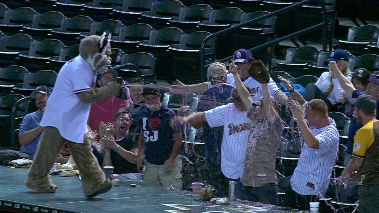 SD@ARI: D. Baxter the Bobcat wild with silly string
