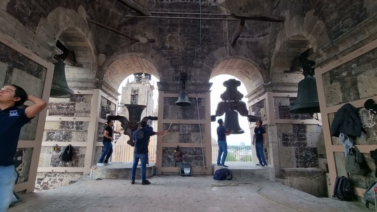 Plegarias y Repique general en la Catedral de Guadalajara