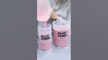 It’s scary how easy it is to make tiered cakes with Frost Form!! 👻www.frostform.com