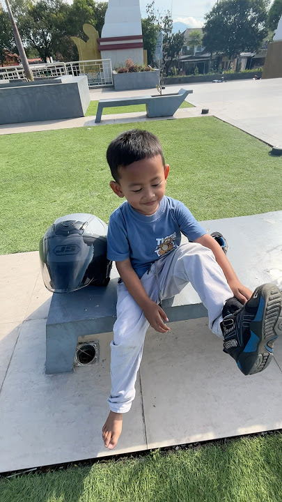 WHERE IS FARHAT GOING #funny