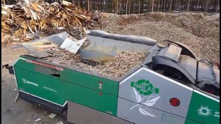 KOMPTECH AXTOR 6010 shreds old wood /Altholzaufbereitung