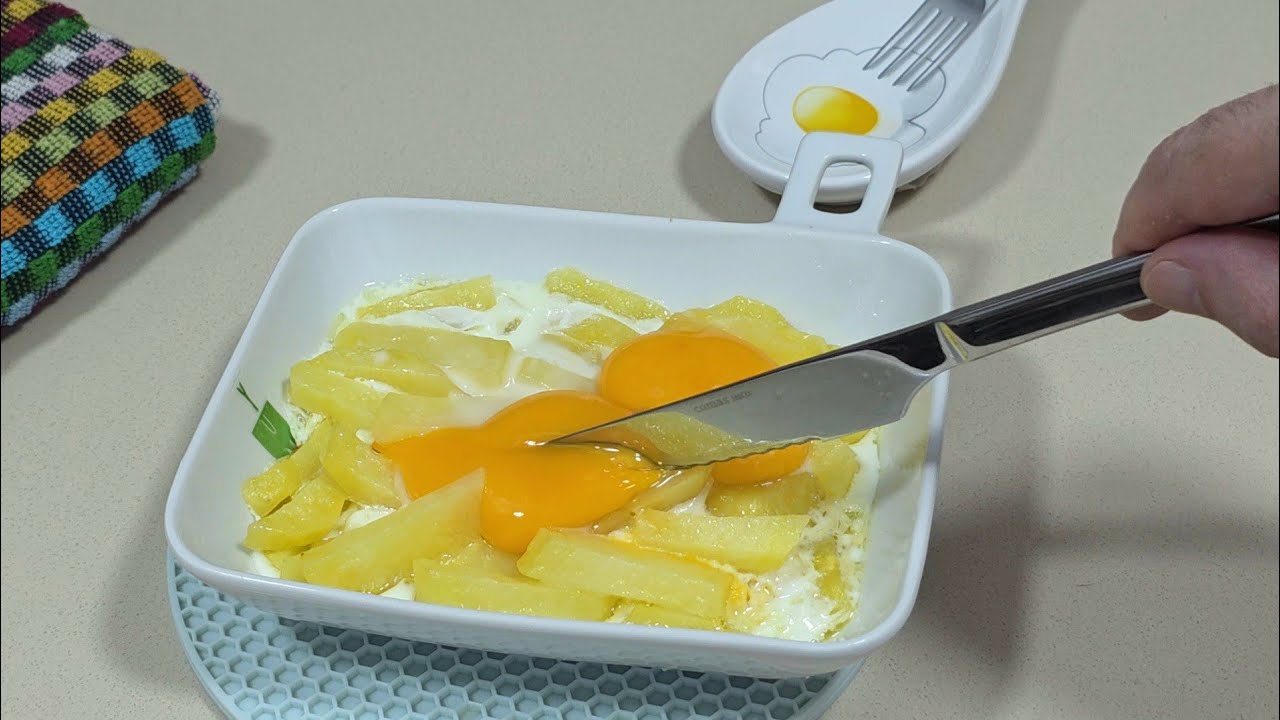 🥚 HUEVOS ESTRELLADOS con patatas 🍟 LiGEROS  en microondas // BEATRIZ COCINA 