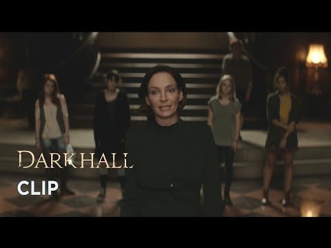Dark Hall - Scena in italiano "Benvenute a Blackwood"