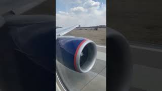 Boeing 777-300 Аэрофлот.  Не слабо болтает на взлете.  Владивосток.