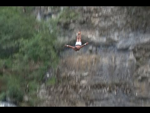 Video: Duke Humbur Peshë Gohar Avetisyan Mburrej Me Një Figurë Të Hollë Në Kërcime Të Zjarrta