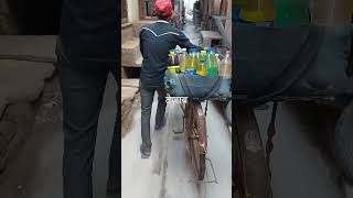 Delhi Ki Galio Main Bik Raha Hain Khuleaam