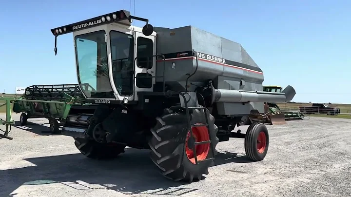 Entz Auction & Realty – LOT 1661 - 1984 GLEANER N6 COMBINE
