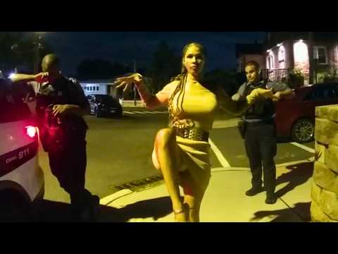 Woman Thinks Sheβs in Charge of The Traffic Stop