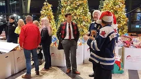 Calgary's Global TV's Leslie Horton Hosting This Morning's "Morning Of Giving" Event.🎄🎁🎅🔔