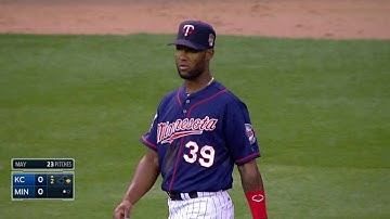 KC@MIN: Santana throws out Willingham at third base