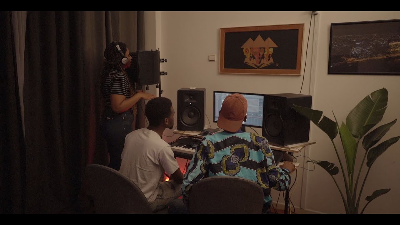 The Hood Brodz ft Táyra - Sweet Feels (Lyric Video)