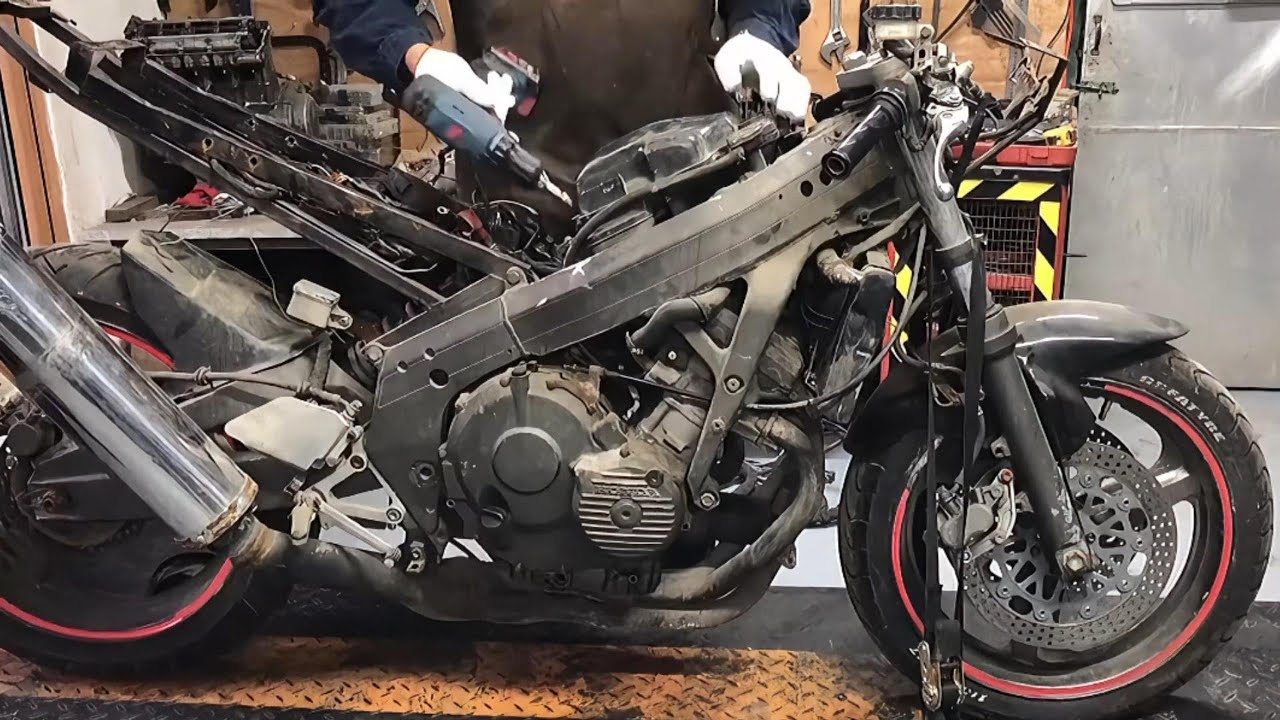 花1280元复活沉睡30年的本田CBR423｜废铁重生 战斗风机车复活记