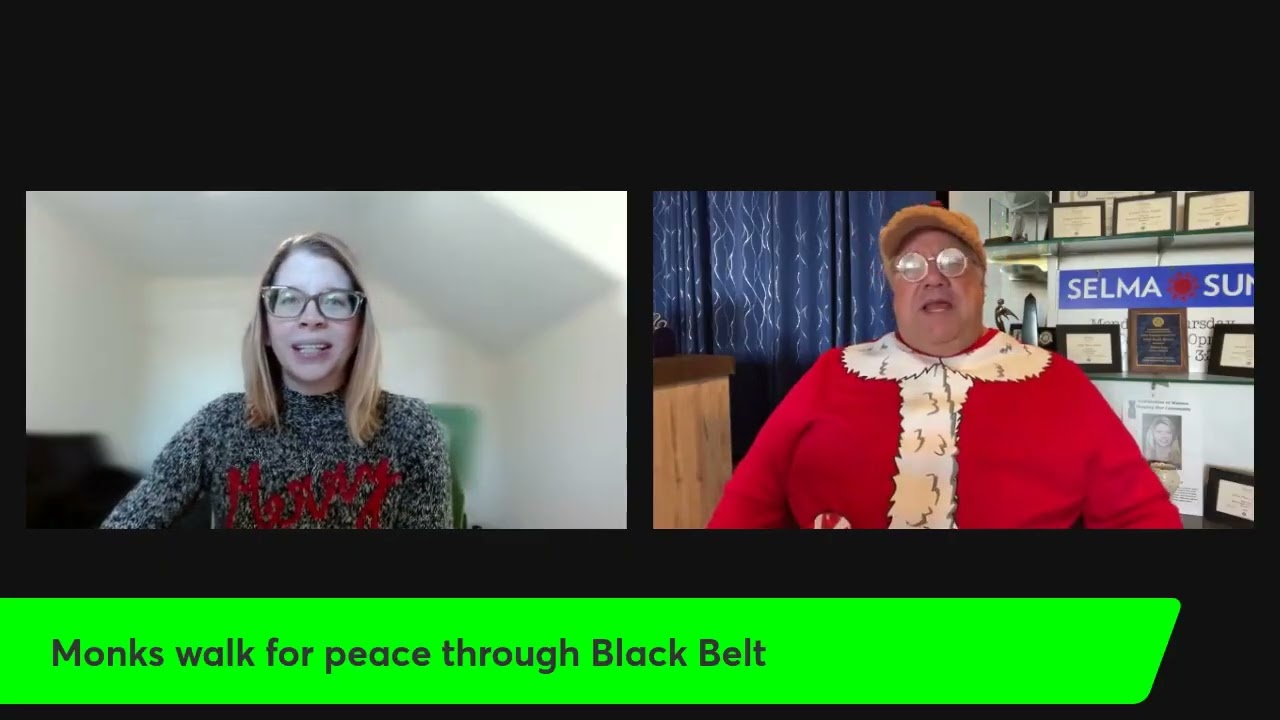 Смотрите: Монахи совершают паломничество за мир по территории Черного пояса.