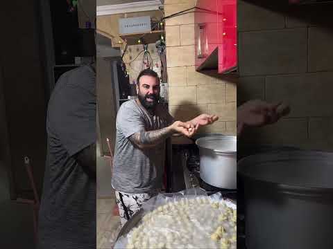 اخواتي يلا نوصل ١٠ الف متابع بحبكم كتير اشتركوا بالقناة