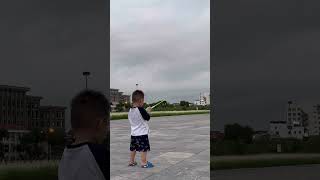 Mixue thả diều 28 tháng tuổi