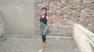 Tu Cheez Badi hai mast Local girl dance