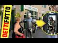 Entrate in Banca Con un’Armatura Medievale - [Detto Fatto Ep.118] - theShow