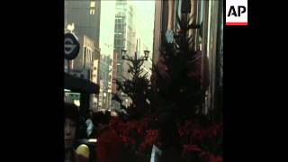 SYND 23 12 74 CHRISTMAS SHOPPING IN TOKYO