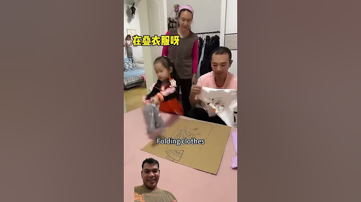 Father and daughter are no longer afraid of being caught playing with their mobile phones #funny #