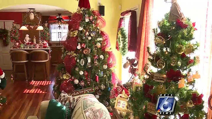 Last-minute holiday shoppers rush to buy Christmas gifts