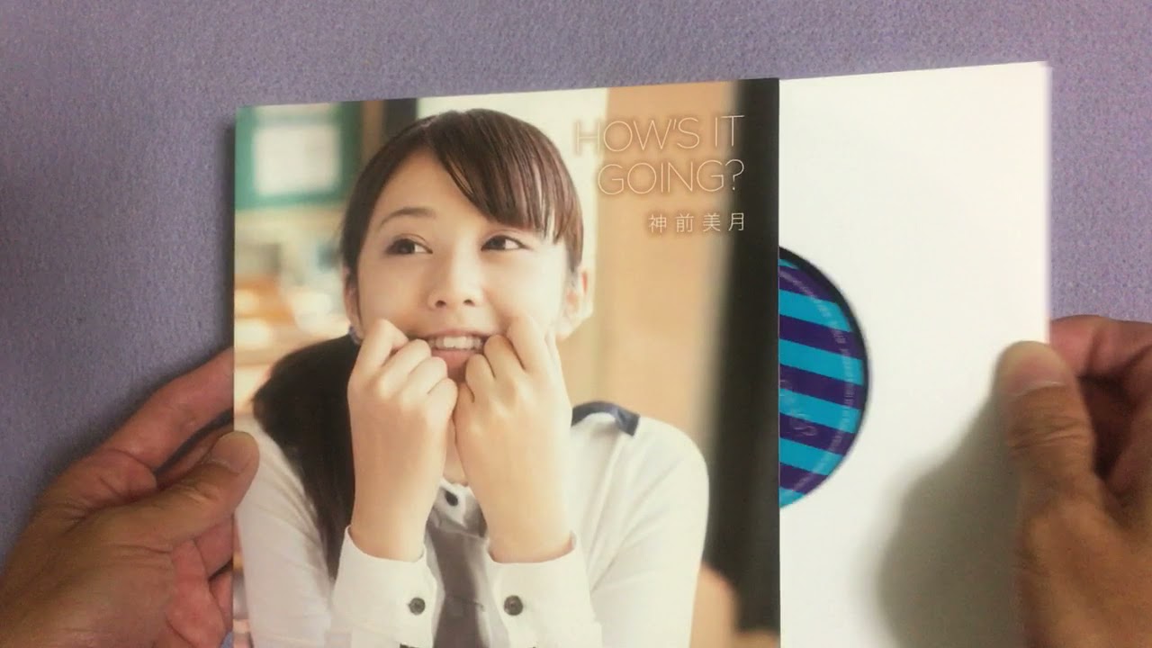てんちむ上半身ジャケの神前美月（橋本甜歌）『HOW'S IT GOING?』のアナログレコードを眺めて触って・・