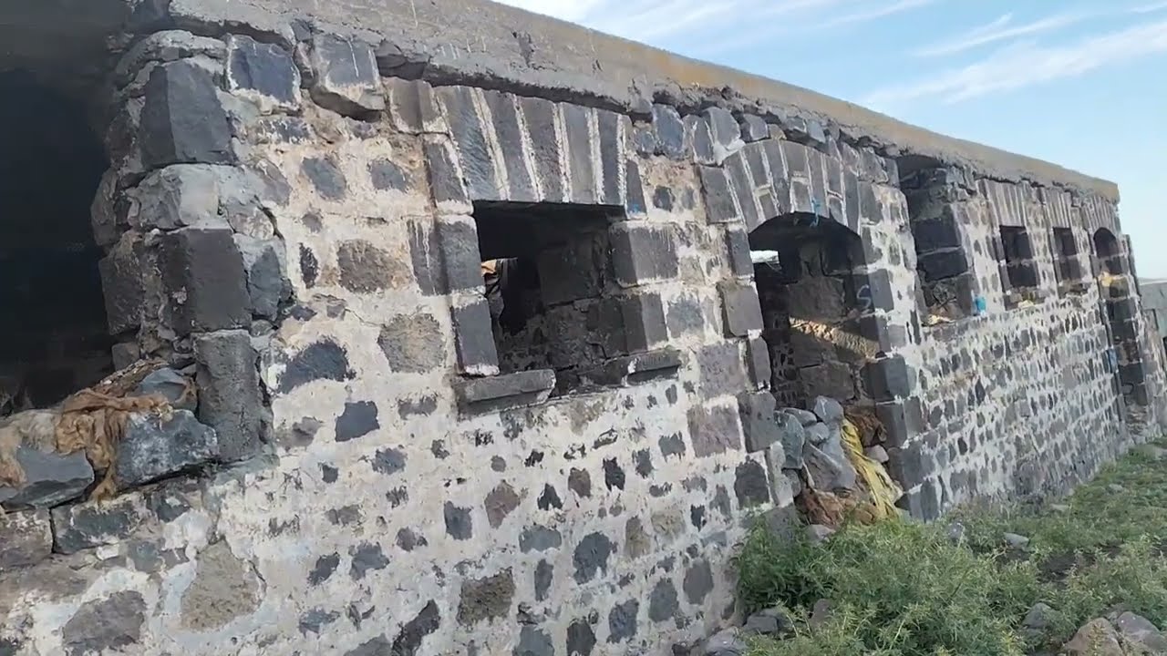 KÜÇÜK AĞRI DAĞI ETEKLERİNDE RUS KIŞLASI VE KAYA YAZILARI